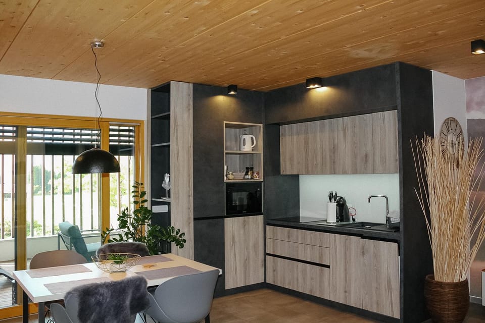 Kitchen or kitchenette, Dining area, minibar, stove