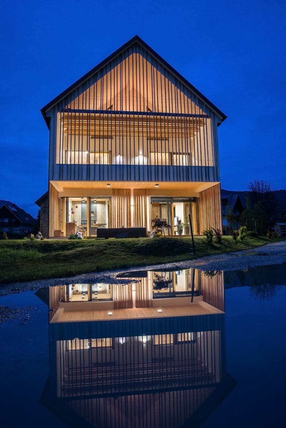 Property building, Facade/entrance, Night