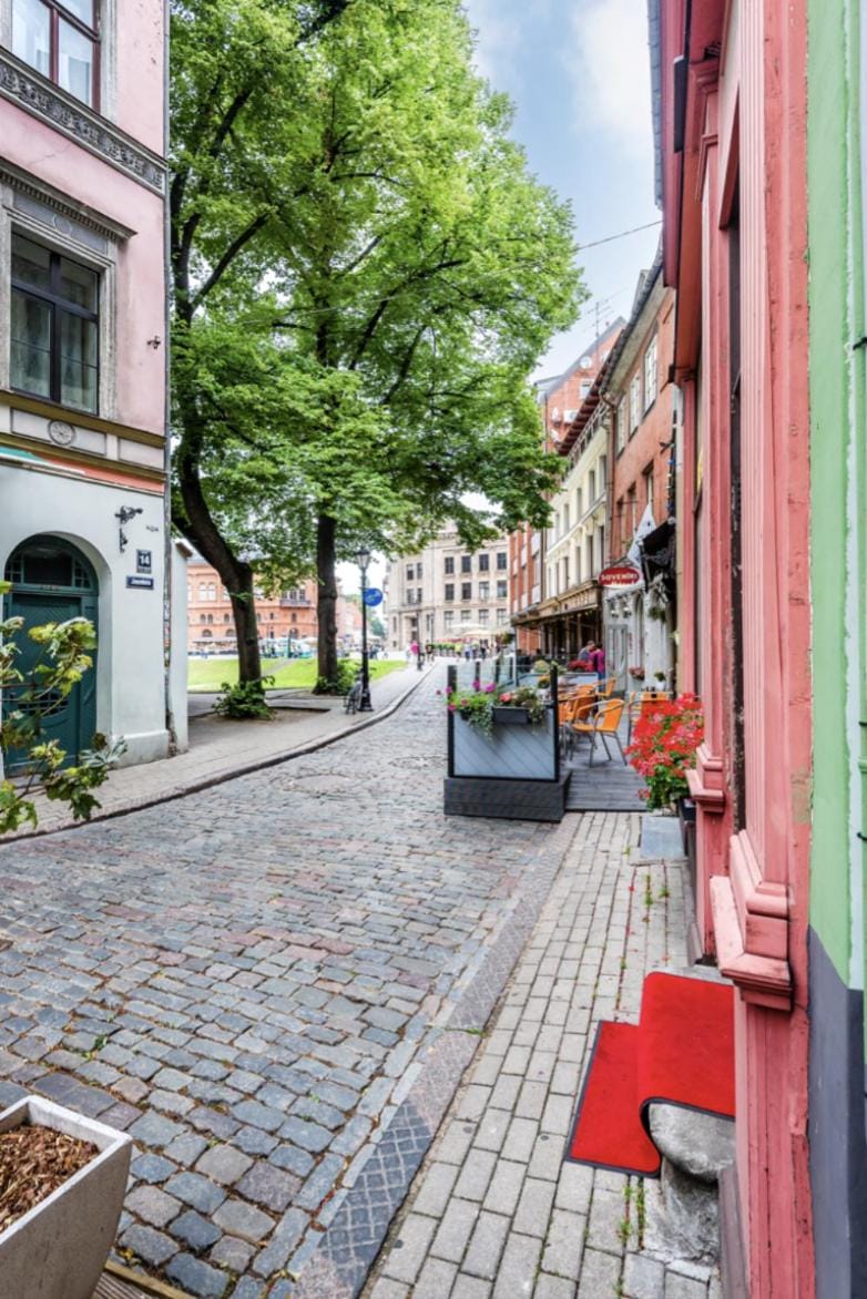 Neighbourhood, Street view