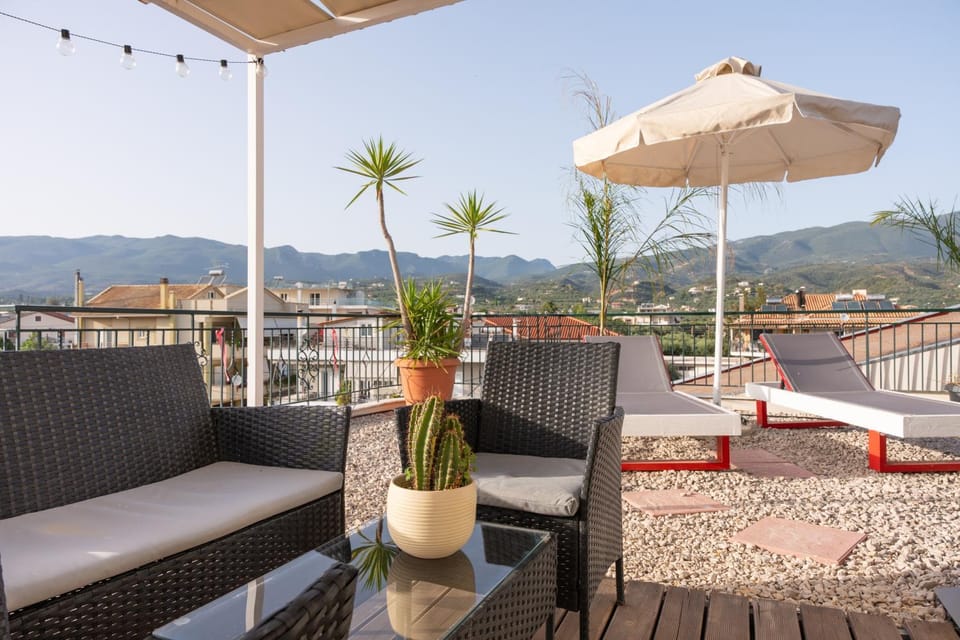 Patio, Day, Natural landscape, View (from property/room), Balcony/Terrace, Seating area, Mountain view