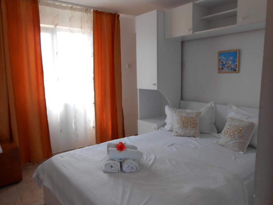 Bed, Photo of the whole room, Bedroom, towels, air conditioner