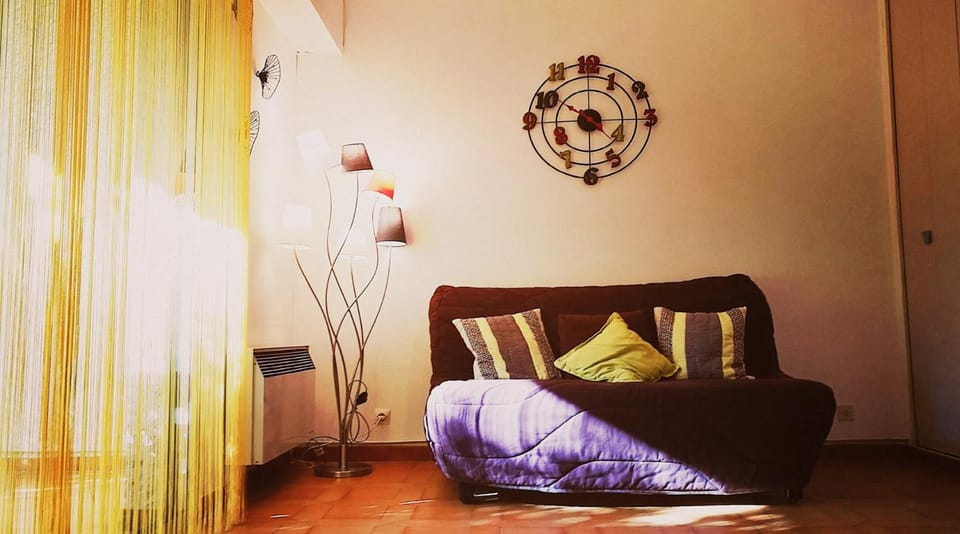 Bed, Living room, Bedroom