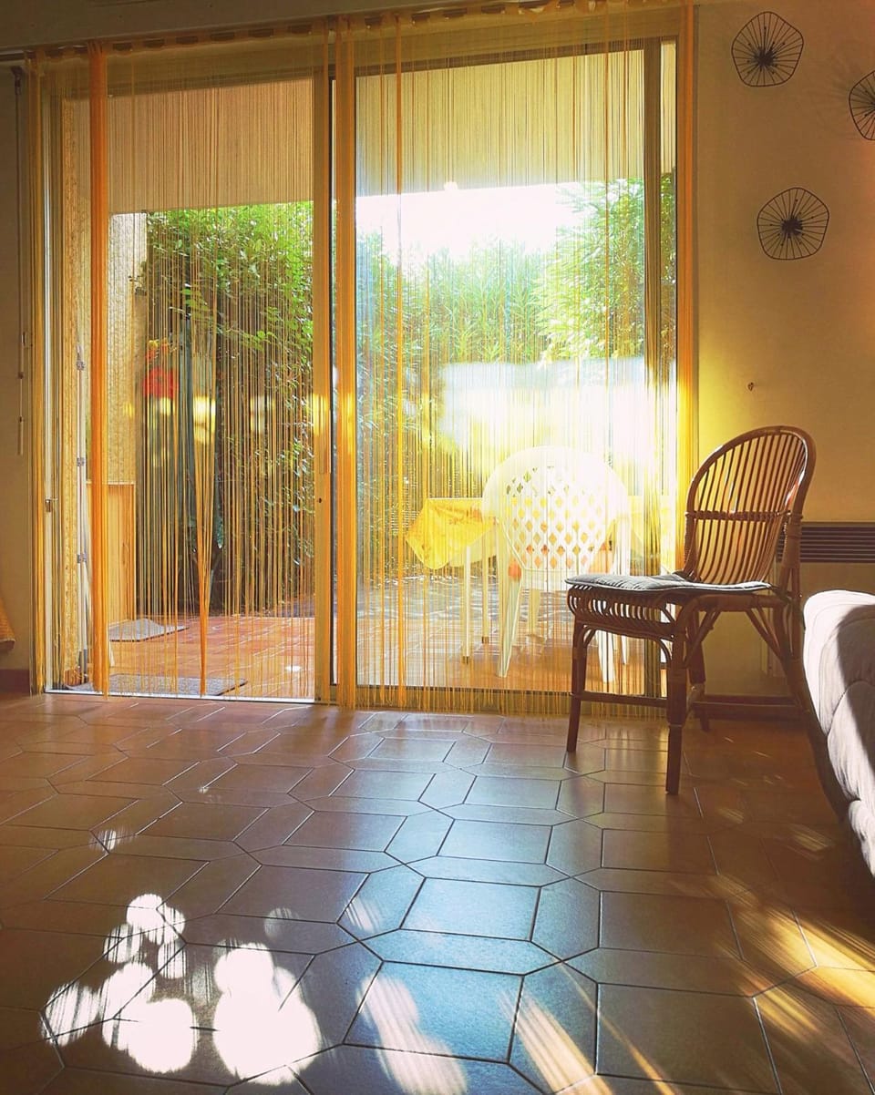 Patio, Day, Garden, Living room, Seating area, Garden view
