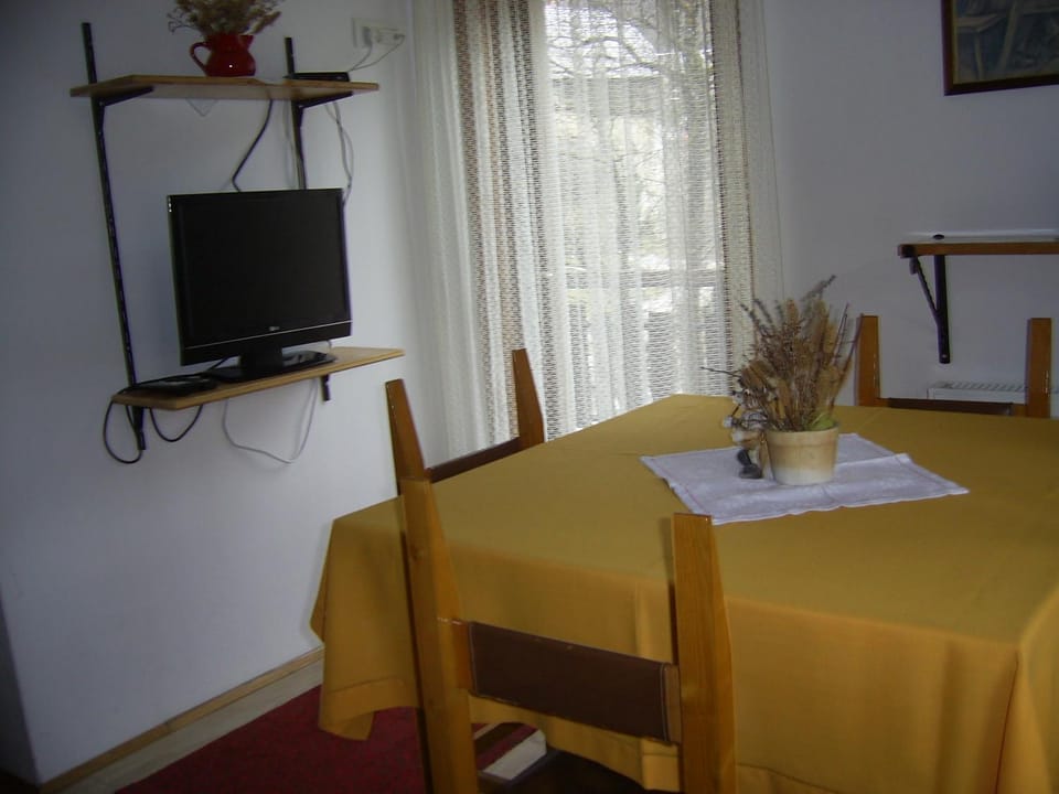 TV and multimedia, Seating area