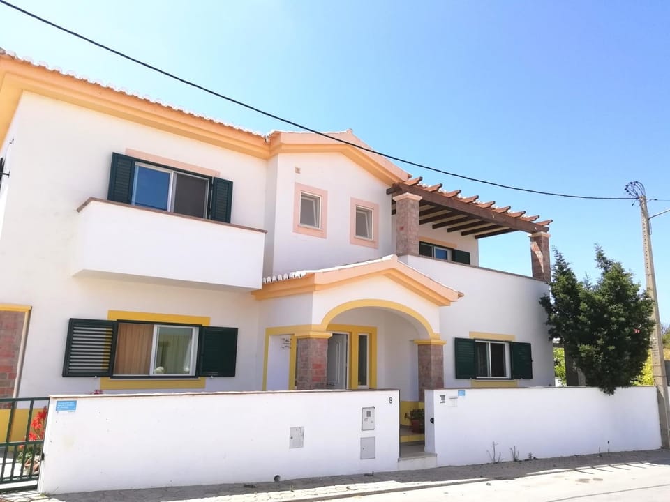 Balcony/Terrace, Street view