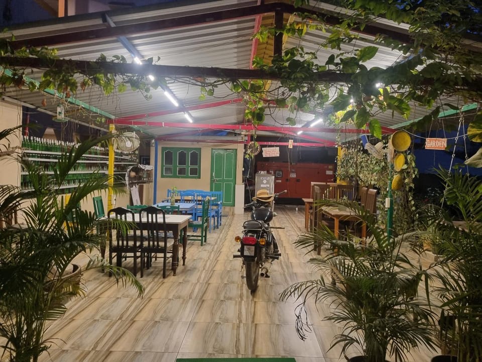 Restaurant/places to eat, Night