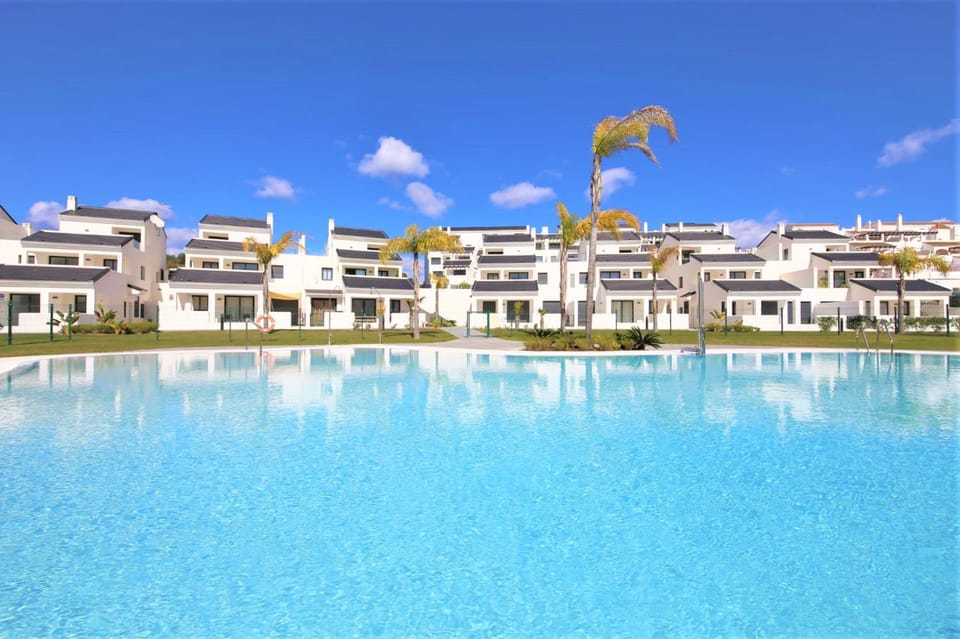 Property building, Swimming pool, Swimming pool