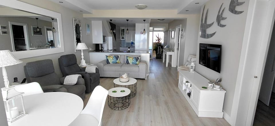 Lounge or bar, Dining area