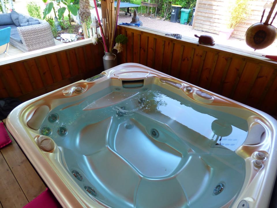 Villa piscine chauffée & spa sur le Bassin d Arcachon - proche plage et océan House in Nouvelle-Aquitaine