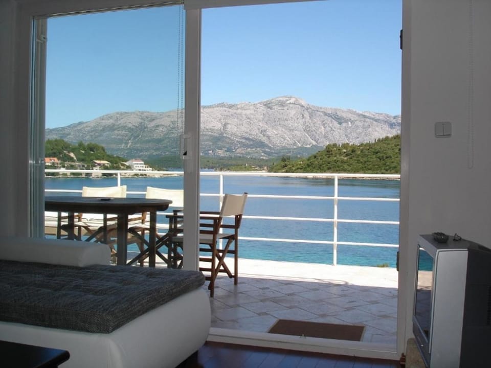 Apartment Perla - first row by the sea Apartment in Dubrovnik-Neretva County