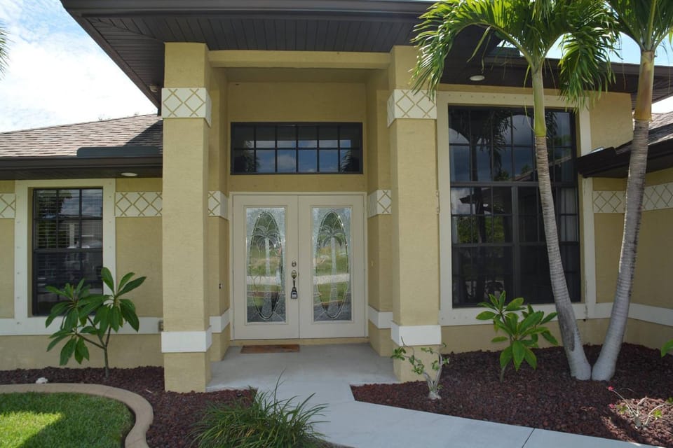 Moonlight newly renovated House in Cape Coral