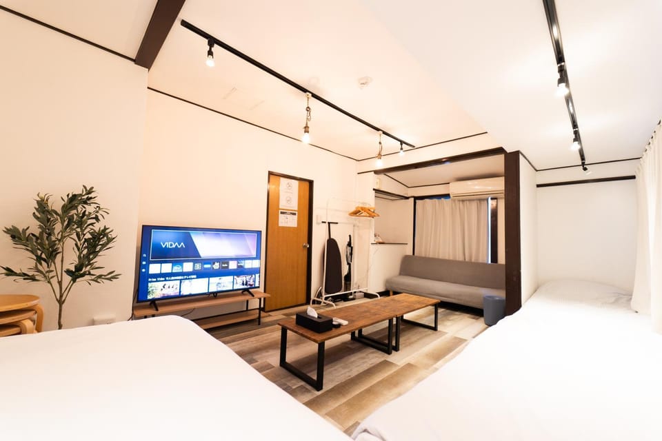 Bed, Living room, Photo of the whole room, Seating area, Bedroom