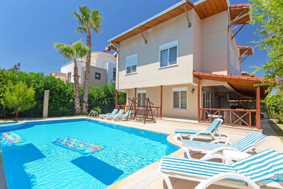 Property building, Patio, Spring, Day, Pool view, Swimming pool, sunbed