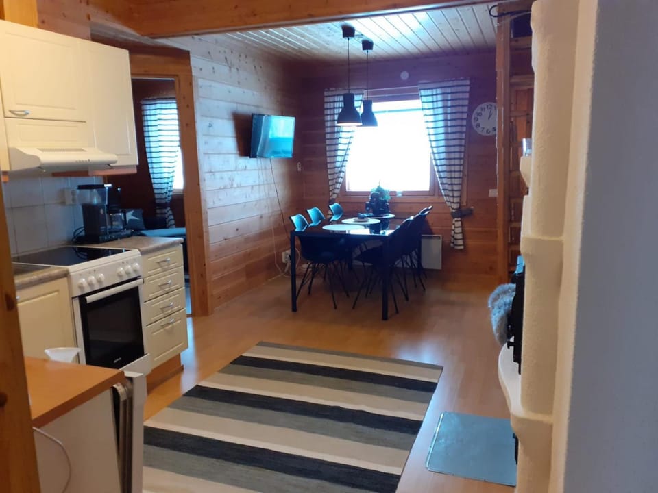 Kitchen or kitchenette, Dining area, oven, stove
