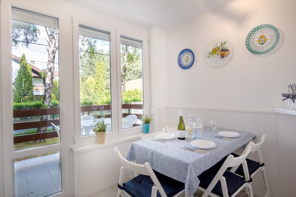 Dining area, Garden view