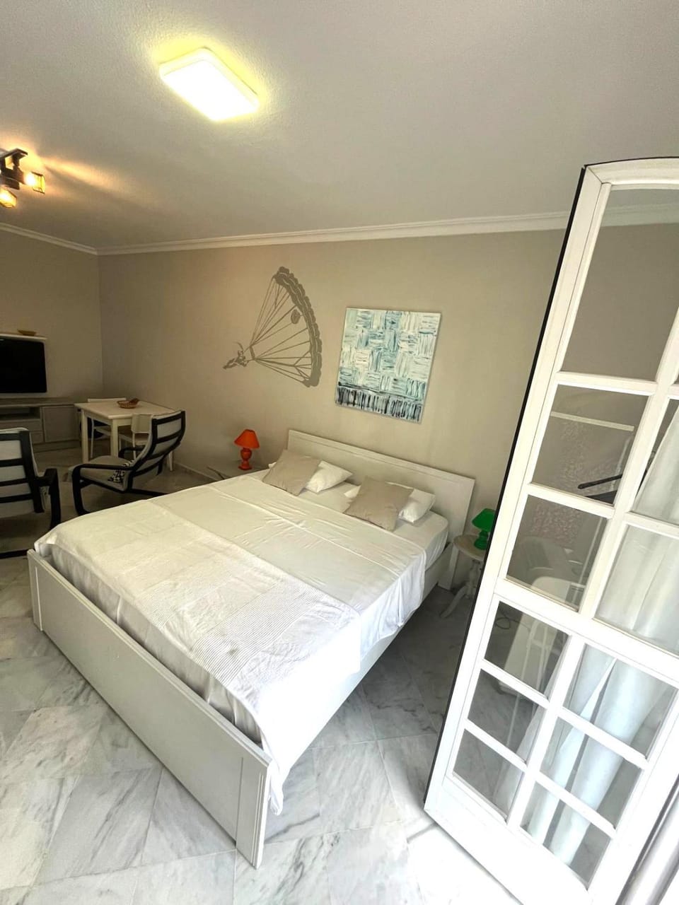 Photo of the whole room
