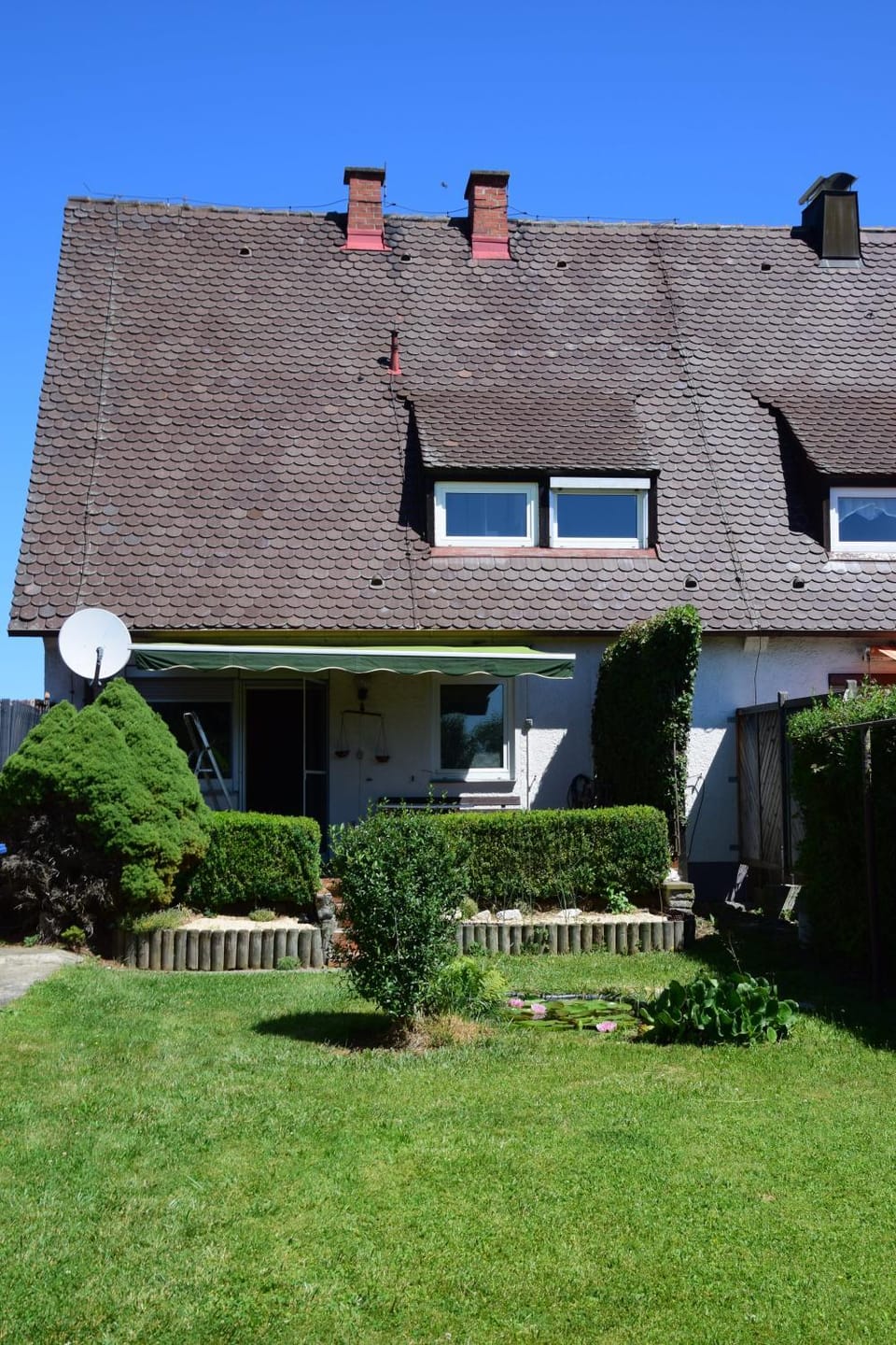 Property building, Garden, Balcony/Terrace
