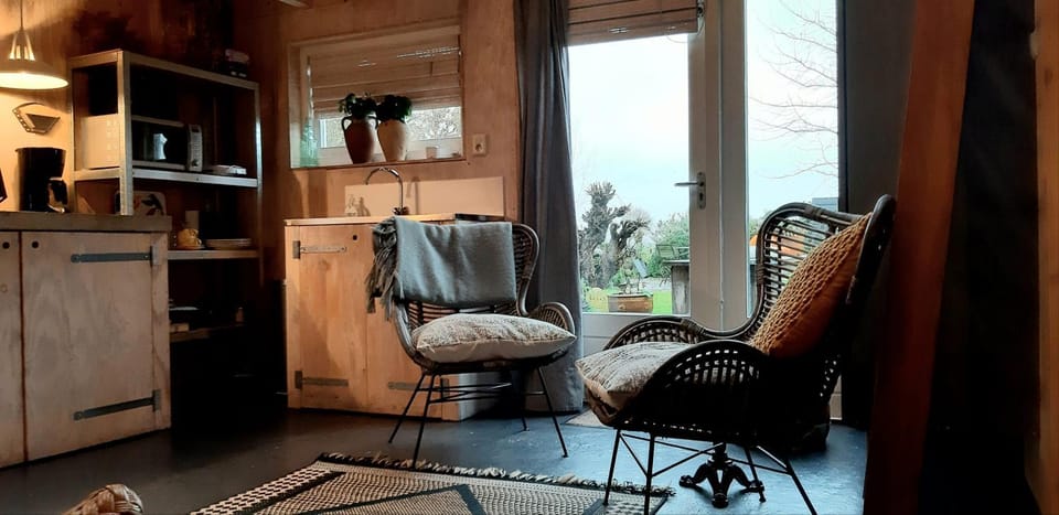 Kitchen or kitchenette, Seating area