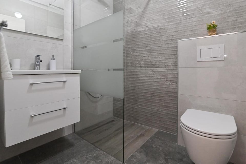 Rooms & Apartments Jadranka Bed and Breakfast in Lika-Senj County
