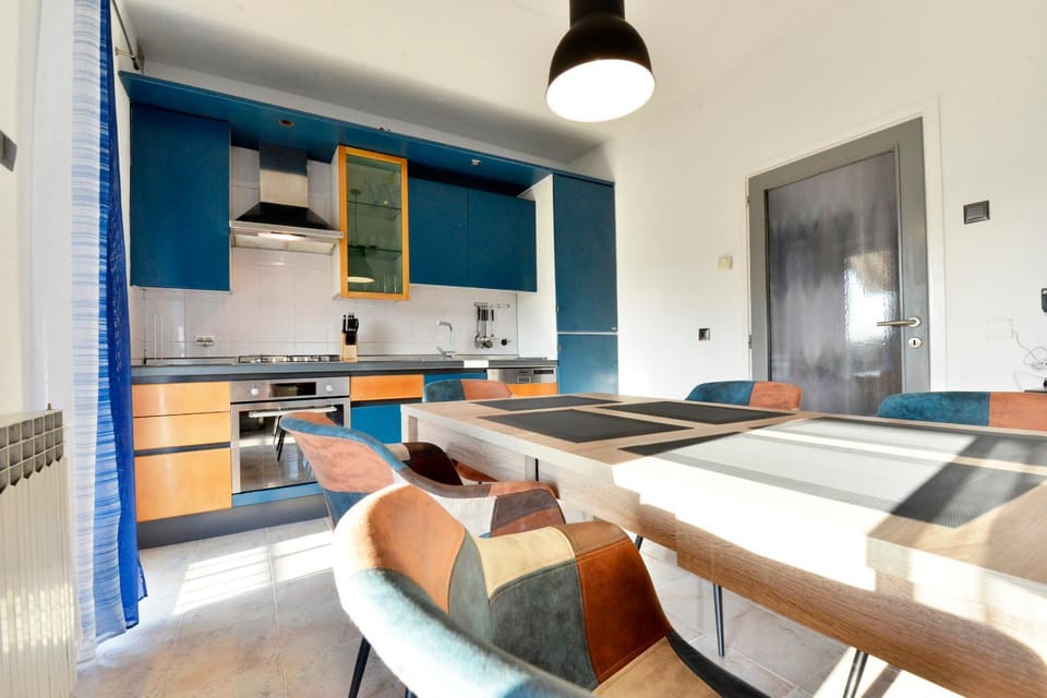 Kitchen or kitchenette, Dining area, dishwasher, stove