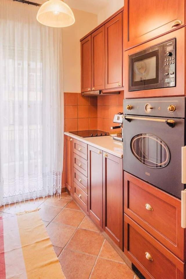 microwave, oven, stove, kitchen