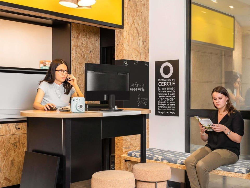 Property building, Lobby or reception