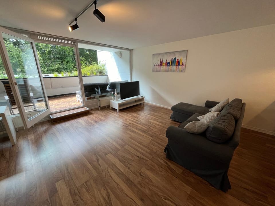 TV and multimedia, Living room, Seating area, Evening entertainment