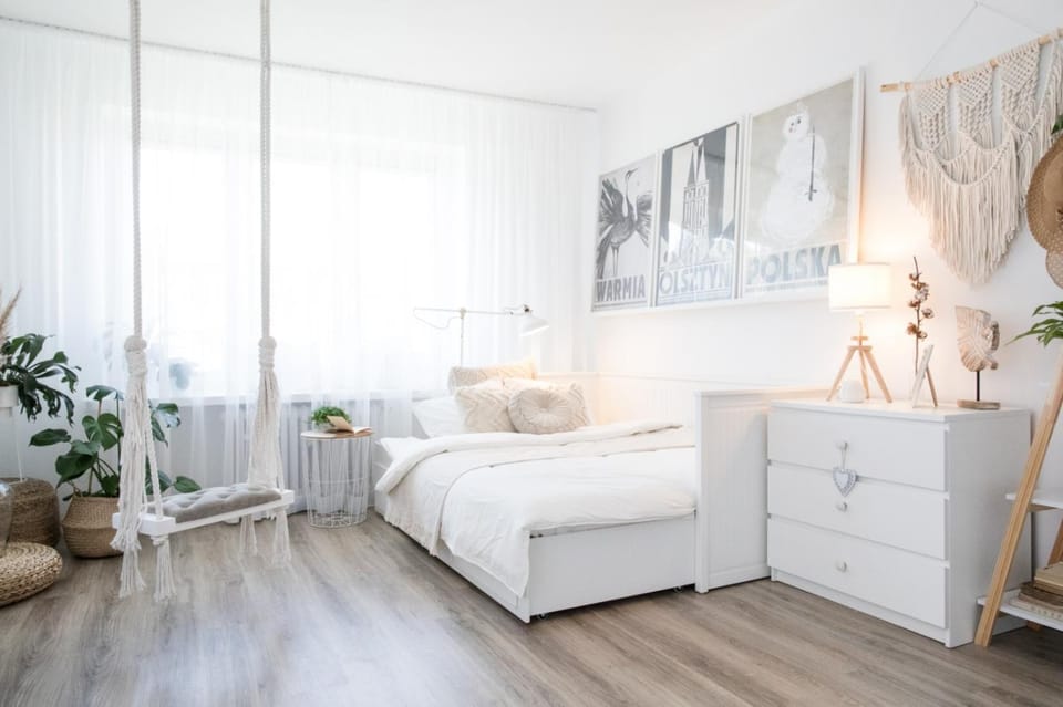 Bed, Day, Summer, Photo of the whole room, Decorative detail, Logo/Certificate/Sign