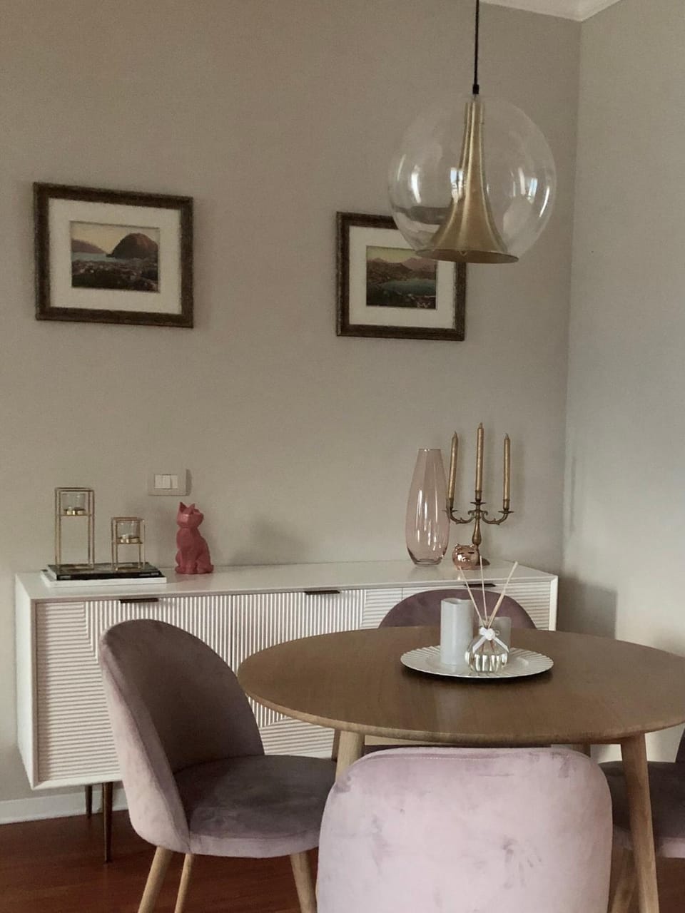 Seating area, Dining area