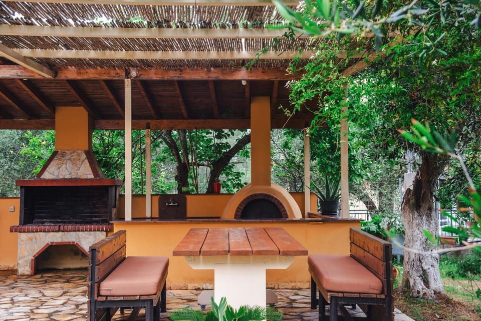BBQ facilities, Dining area