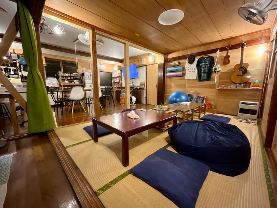 奄美ゲストハウス HUB a nice INN Bed and Breakfast in Japan