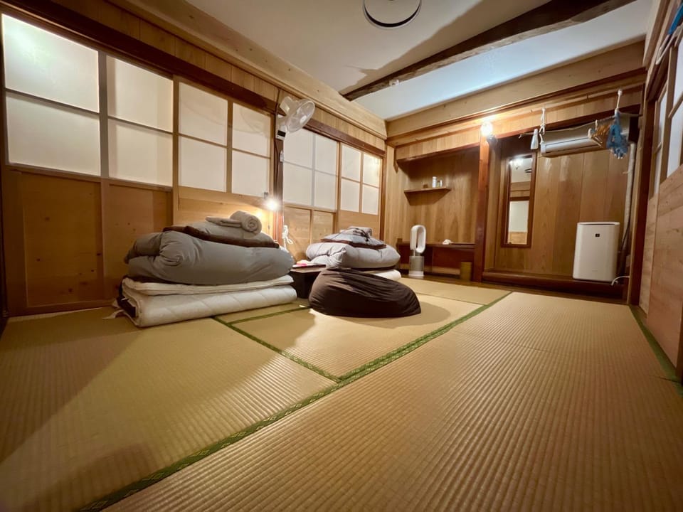 奄美ゲストハウス HUB a nice INN Bed and Breakfast in Japan