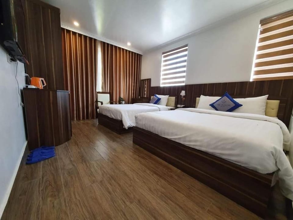 Bed, TV and multimedia, Photo of the whole room, Bedroom, towels