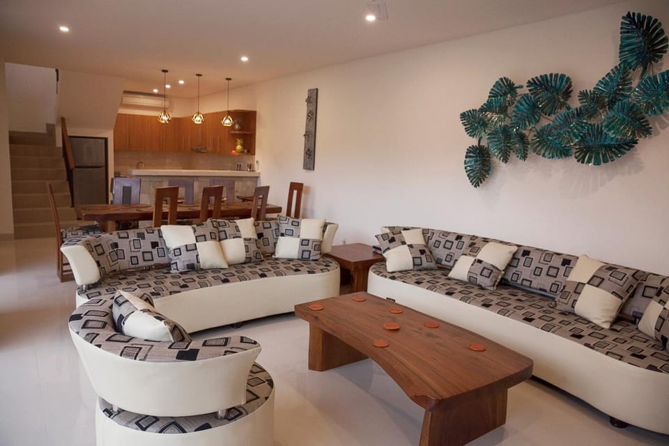 Pineapple Villa 200 mtrs from Sanur beach Villa in Denpasar