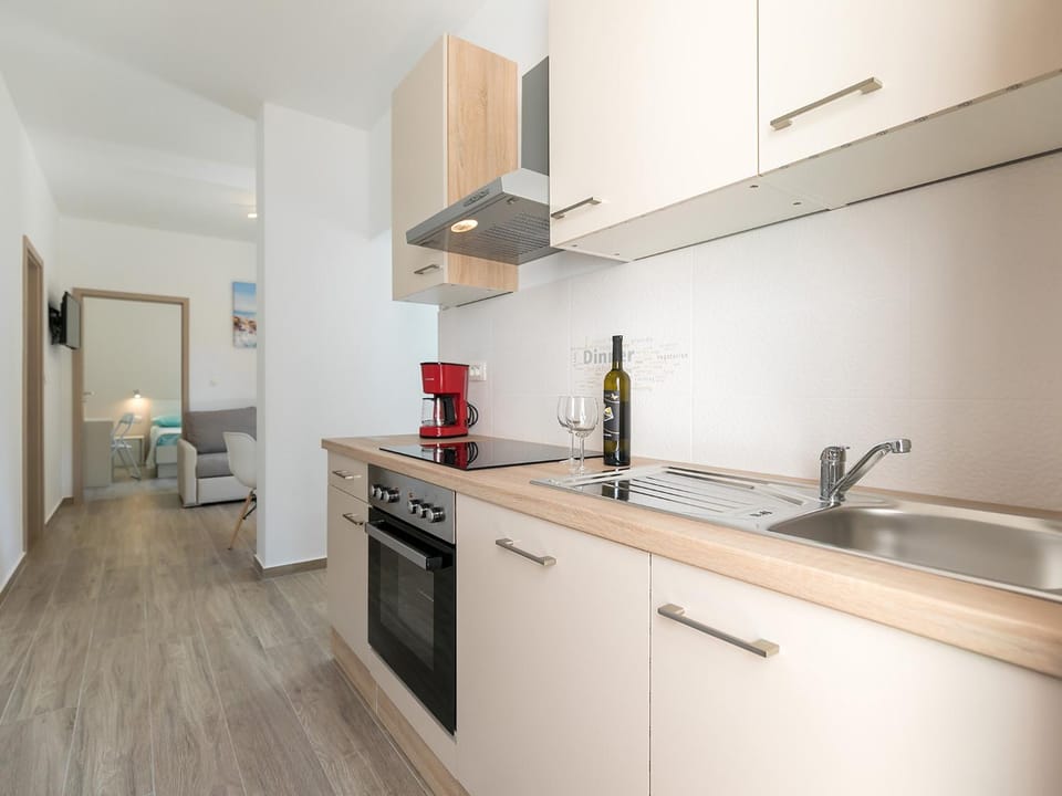Kitchen or kitchenette, Communal kitchen
