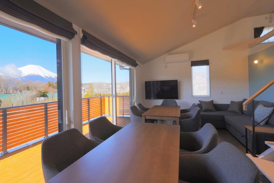 Dining area, Mountain view
