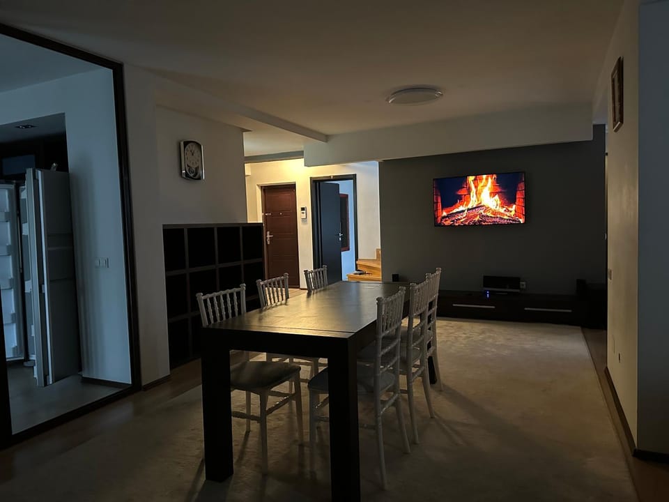 TV and multimedia, Living room, Seating area