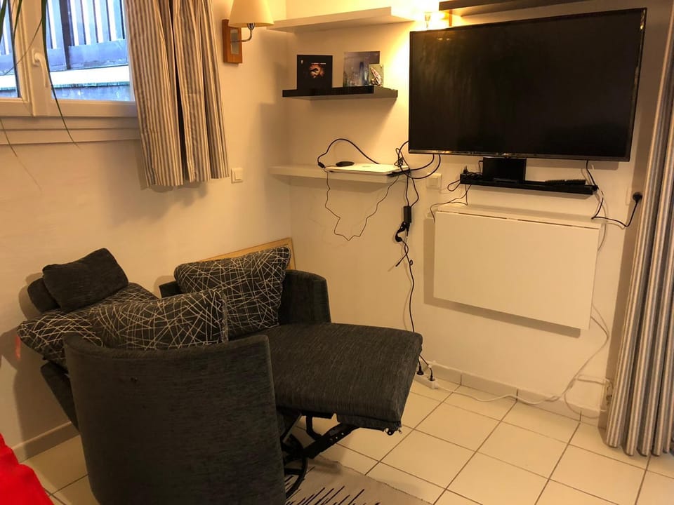 TV and multimedia, Seating area
