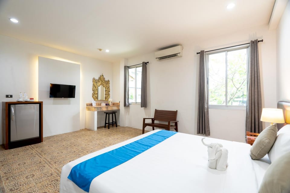 Bed, TV and multimedia, Photo of the whole room, Bedroom, air conditioner