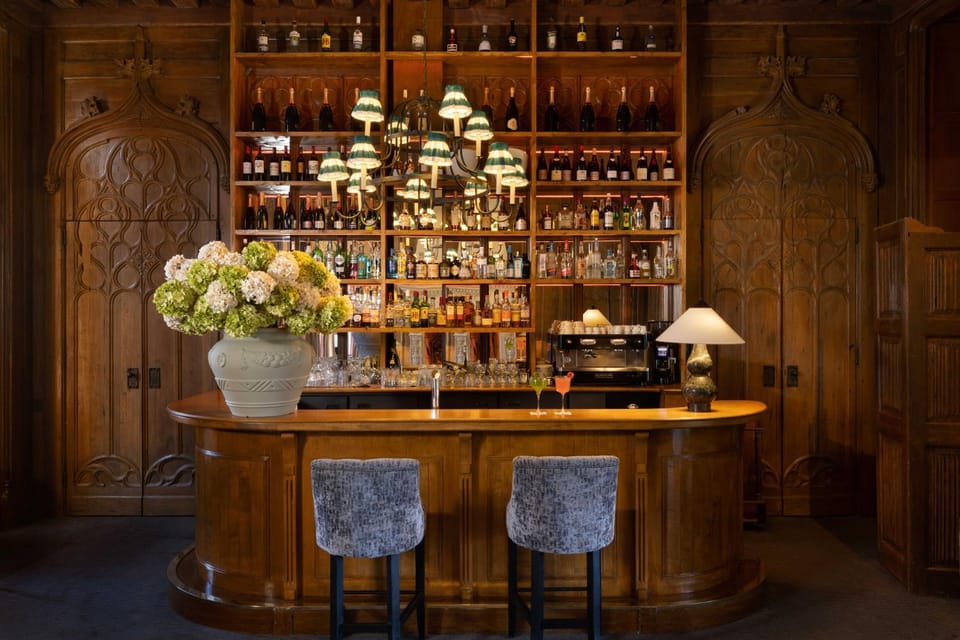 Lounge or bar