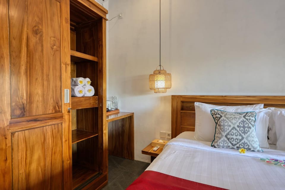 Bed, Bedroom, towels, wardrobe