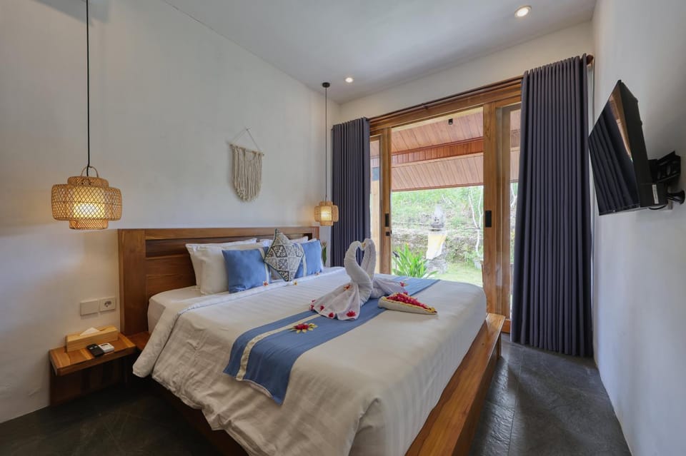 Bed, TV and multimedia, Photo of the whole room, Bedroom, towels