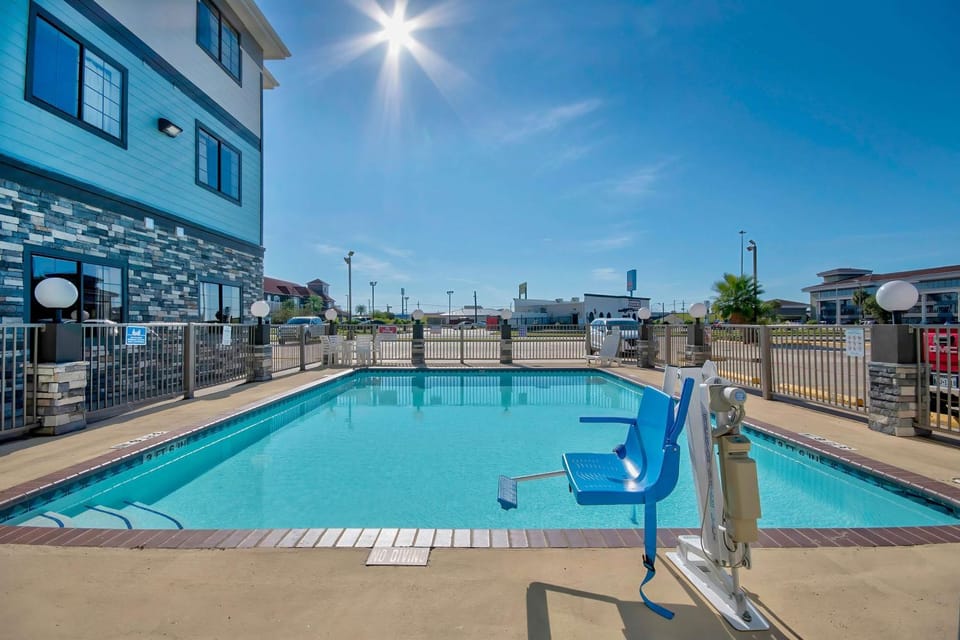 Pool view, Swimming pool