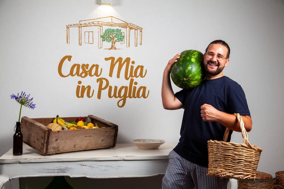 People, Property logo or sign, Food and drinks, Logo/Certificate/Sign, Food, group of guests