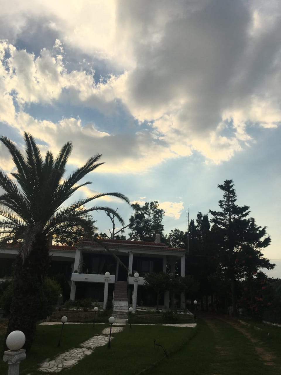 Day, On site, Location