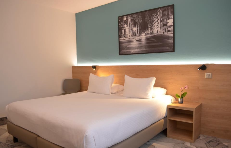 TV and multimedia, Photo of the whole room, Seating area, Bedroom