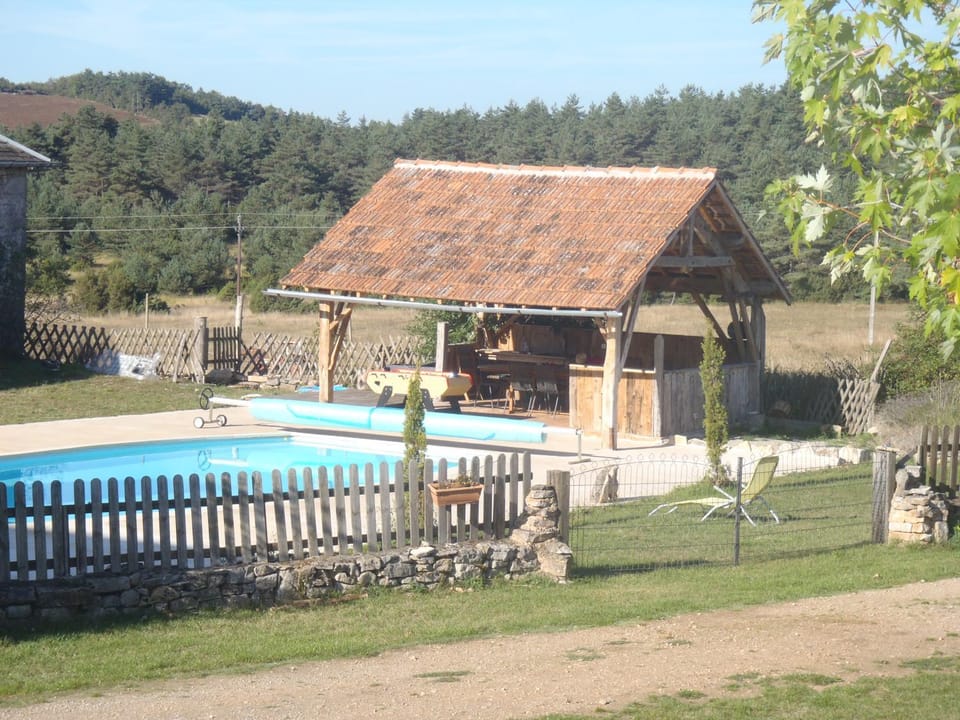 chambre d’hôtes spacieuse avec piscine et grande salle de bain Bed and Breakfast in Auvergne-Rhône-Alpes