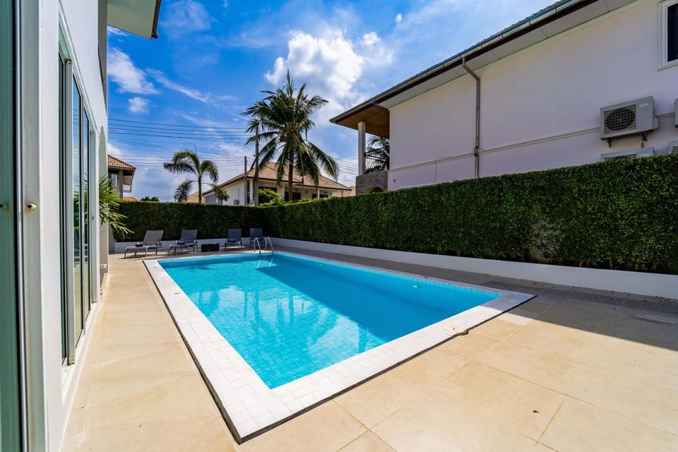 Modern 4 Bedroom Pool Villa in Good Location VY Villa in Nong Kae