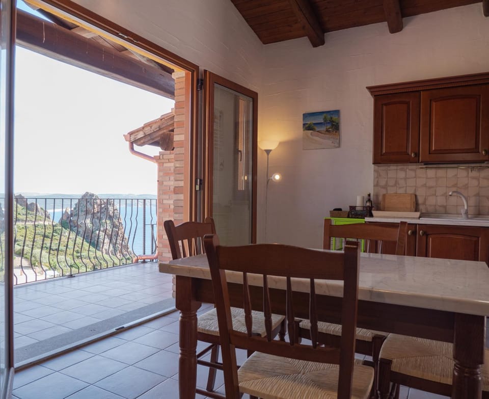 Balcony/Terrace, Kitchen or kitchenette, Dining area, Sea view