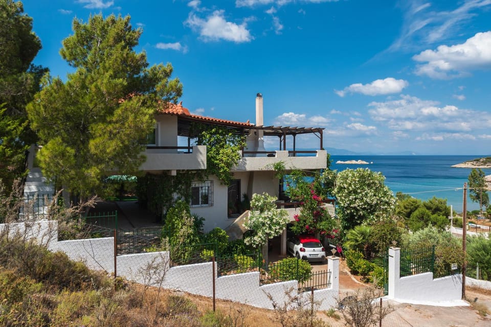 Property building, Spring, Day, Natural landscape, Bird's eye view, Garden, View (from property/room), Sea view, Parking